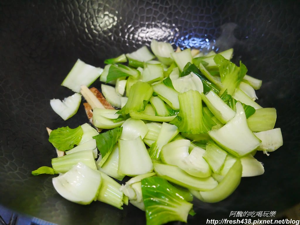 【素食食譜】炒青江菜,補鈣好料理,這樣炒真好吃。 - 第7張圖 P1890468