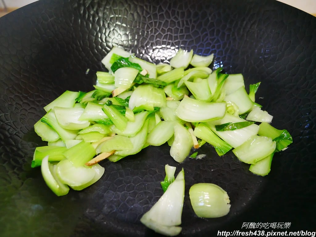 【素食食譜】炒青江菜,補鈣好料理,這樣炒真好吃。 - 第8張圖 P1890469