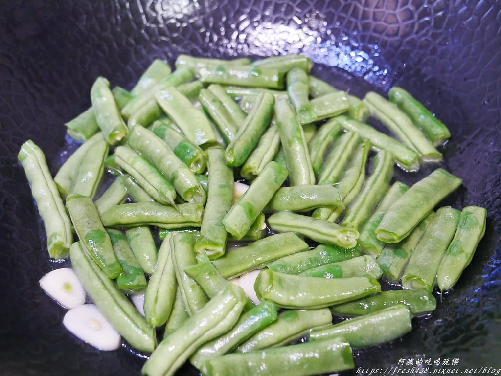 清炒醜豆(粉豆),5分鐘完成一道蔬食料理。 - 第8張圖 P1900285