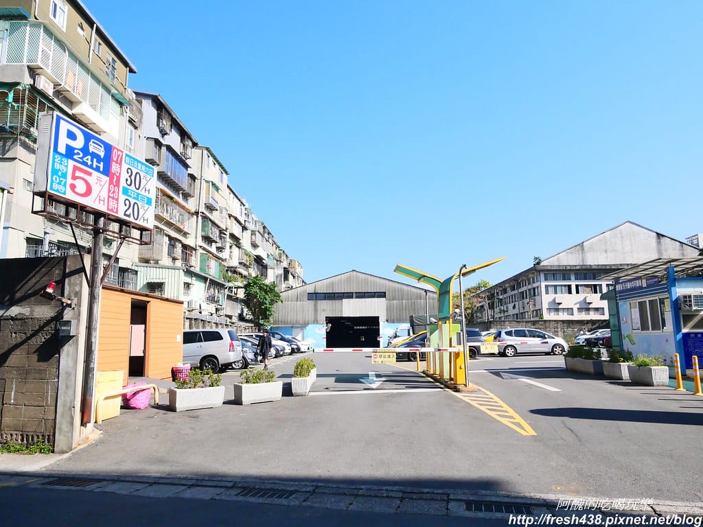 【板橋美食】醬厚呷官財板,台藝大學生最愛的銅板美食,15元就可嚐到冰淇淋口味。 - 第4張圖 P1031544
