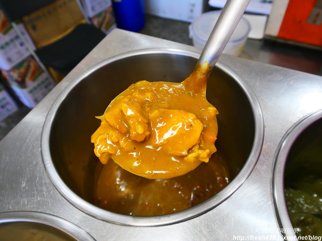 【板橋美食】醬厚呷官財板,台藝大學生最愛的銅板美食,15元就可嚐到冰淇淋口味。 - 第16張圖 P1031559