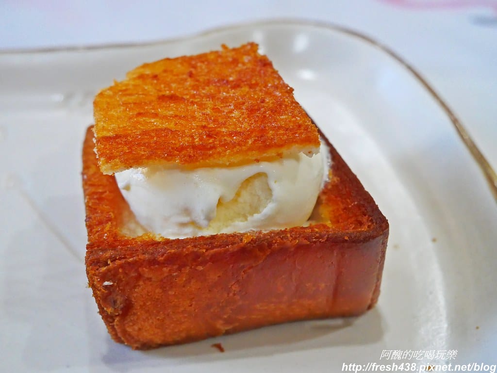 【板橋美食】醬厚呷官財板,台藝大學生最愛的銅板美食,15元就可嚐到冰淇淋口味。 - 第20張圖 P1920941