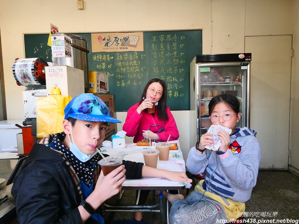 【板橋美食】醬厚呷官財板,台藝大學生最愛的銅板美食,15元就可嚐到冰淇淋口味。 - 第35張圖 P1031578