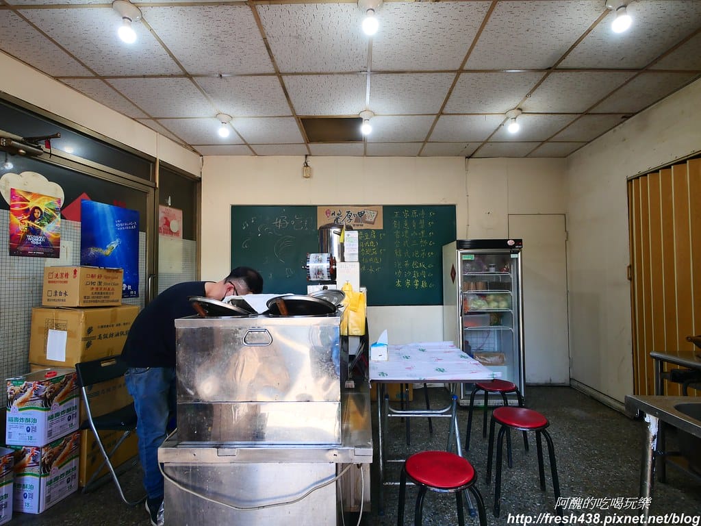 【板橋美食】醬厚呷官財板,台藝大學生最愛的銅板美食,15元就可嚐到冰淇淋口味。 - 第8張圖 P1031547