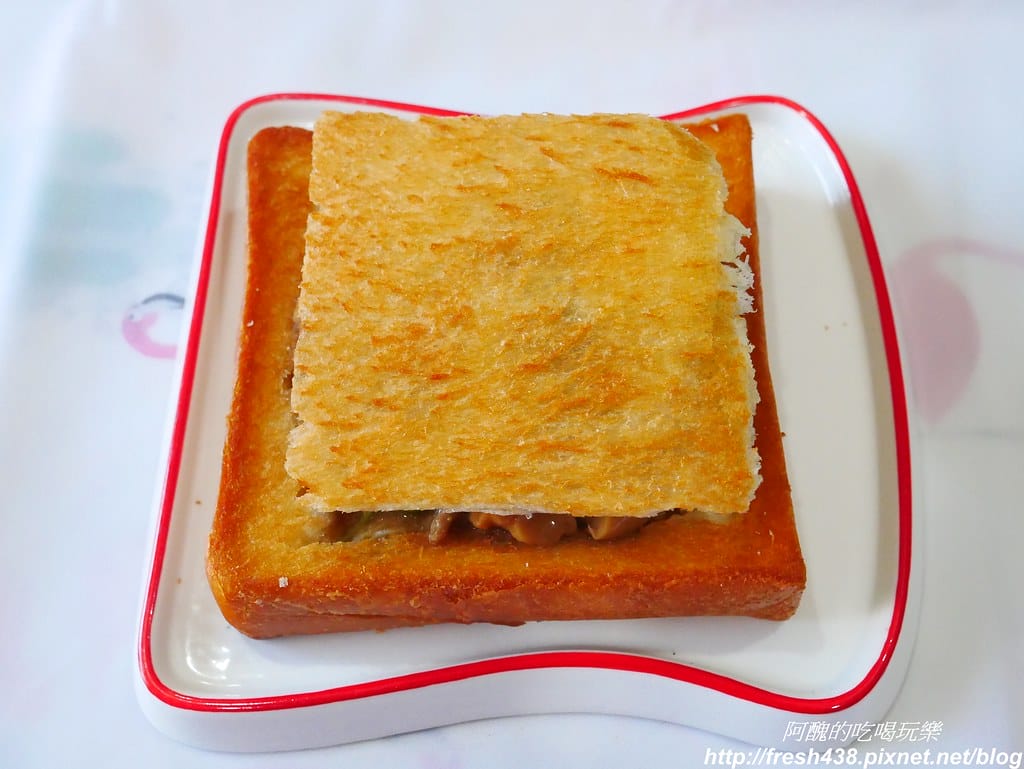 【板橋美食】醬厚呷官財板,台藝大學生最愛的銅板美食,15元就可嚐到冰淇淋口味。 - 第23張圖 P1920930