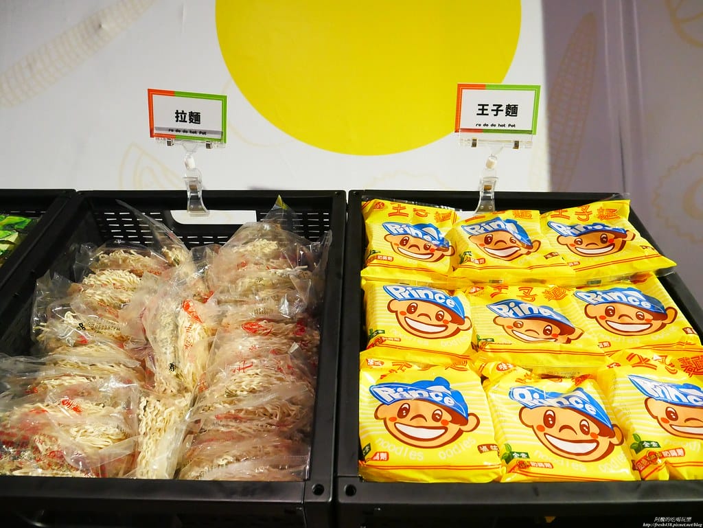 【樹林美食】肉多多火鍋-樹林中山店,個人餐299元起,必點爆炒蒜頭蛤蠣雞湯,自助吧吃到飽超滿足,還有豐富桌遊等您玩。 - 第29張圖 P1930239