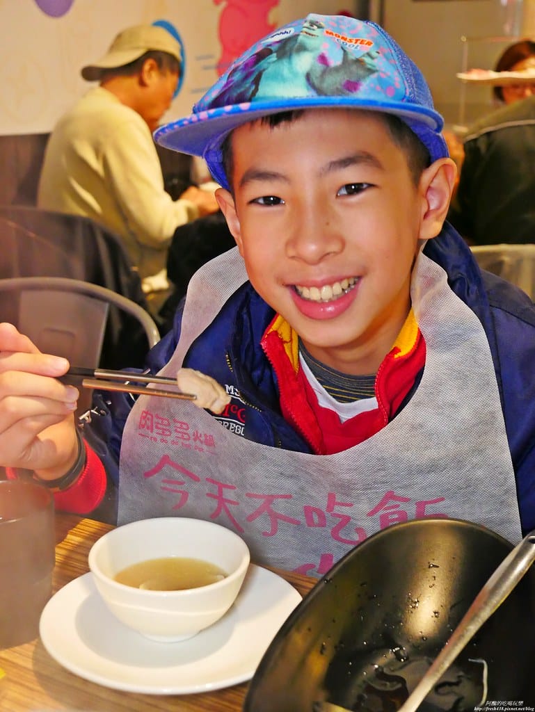 【樹林美食】肉多多火鍋-樹林中山店,個人餐299元起,必點爆炒蒜頭蛤蠣雞湯,自助吧吃到飽超滿足,還有豐富桌遊等您玩。 - 第70張圖 P1930331