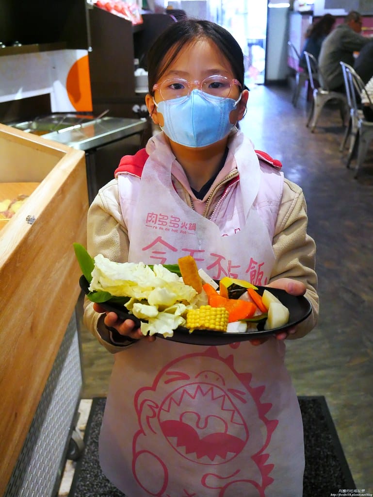 【樹林美食】肉多多火鍋-樹林中山店,個人餐299元起,必點爆炒蒜頭蛤蠣雞湯,自助吧吃到飽超滿足,還有豐富桌遊等您玩。 - 第26張圖 P1930343