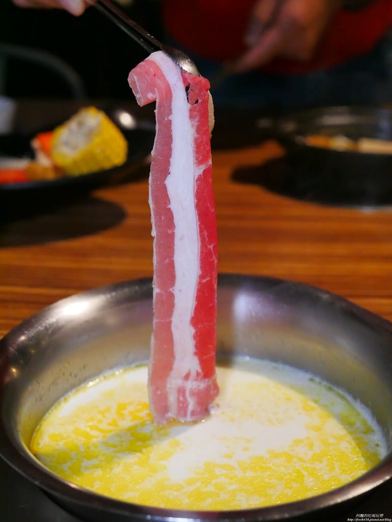 【樹林美食】肉多多火鍋-樹林中山店,個人餐299元起,必點爆炒蒜頭蛤蠣雞湯,自助吧吃到飽超滿足,還有豐富桌遊等您玩。 - 第73張圖 P1930339
