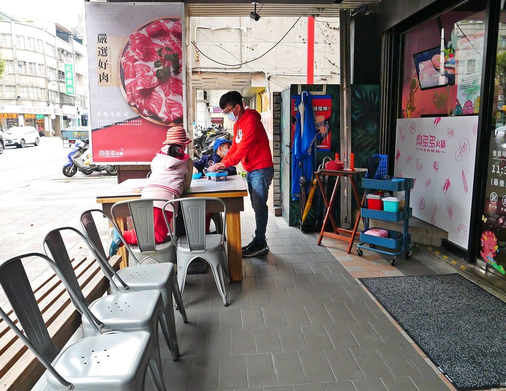【樹林美食】肉多多火鍋-樹林中山店,個人餐299元起,必點爆炒蒜頭蛤蠣雞湯,自助吧吃到飽超滿足,還有豐富桌遊等您玩。 - 第6張圖 P1930221