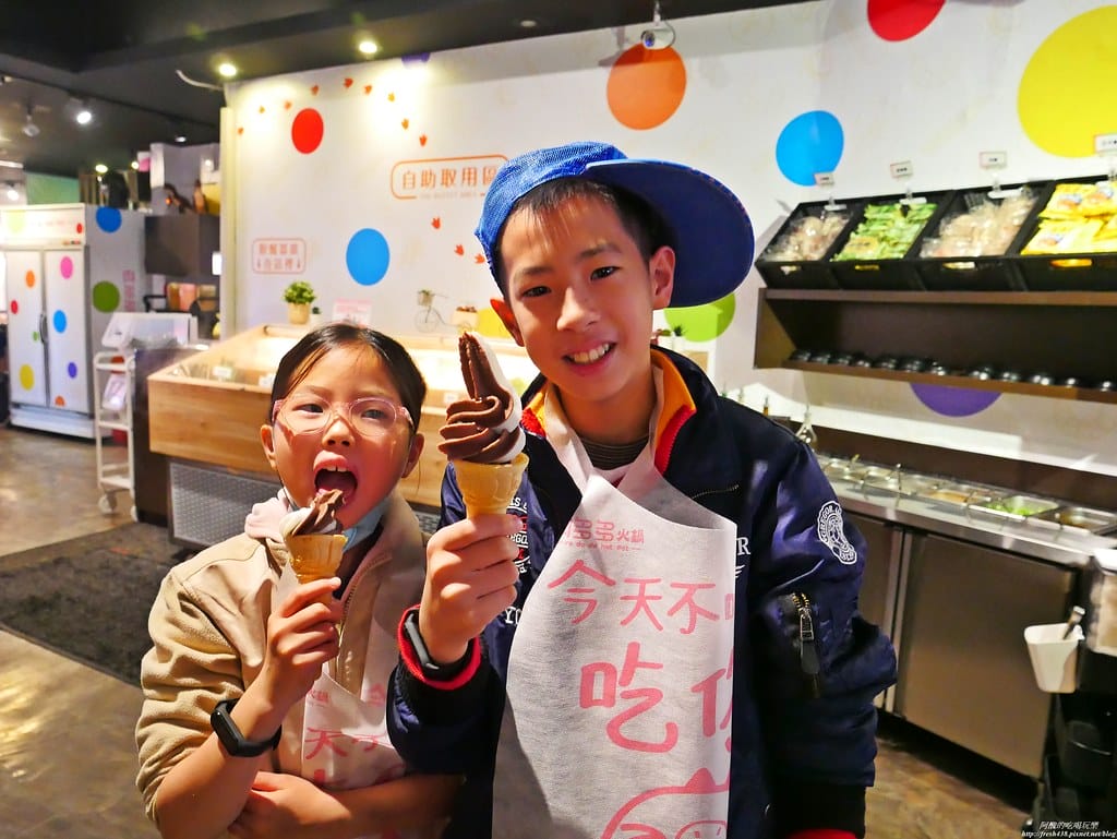 【樹林美食】肉多多火鍋-樹林中山店,個人餐299元起,必點爆炒蒜頭蛤蠣雞湯,自助吧吃到飽超滿足,還有豐富桌遊等您玩。 - 第76張圖 P1930348