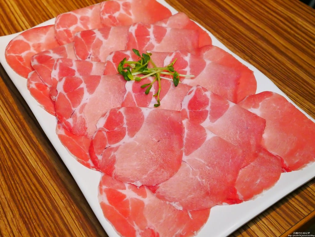【樹林美食】肉多多火鍋-樹林中山店,個人餐299元起,必點爆炒蒜頭蛤蠣雞湯,自助吧吃到飽超滿足,還有豐富桌遊等您玩。 - 第59張圖 P1930298