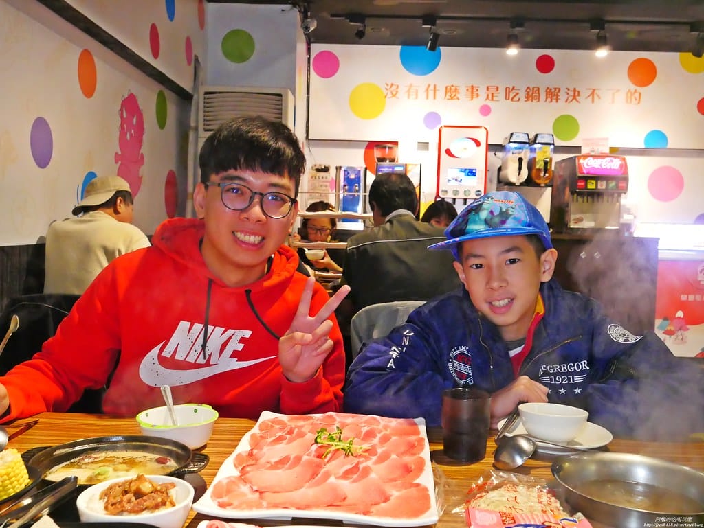 【樹林美食】肉多多火鍋-樹林中山店,個人餐299元起,必點爆炒蒜頭蛤蠣雞湯,自助吧吃到飽超滿足,還有豐富桌遊等您玩。 - 第65張圖 P1930320
