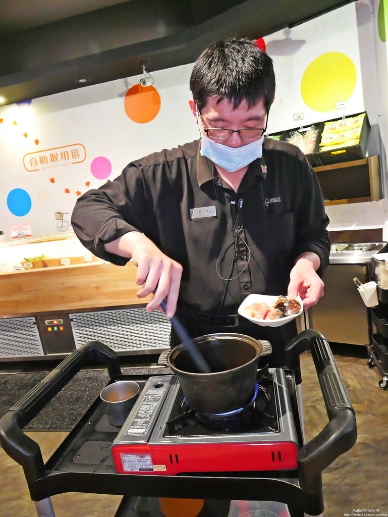 【樹林美食】肉多多火鍋-樹林中山店,個人餐299元起,必點爆炒蒜頭蛤蠣雞湯,自助吧吃到飽超滿足,還有豐富桌遊等您玩。 - 第52張圖 P1930290