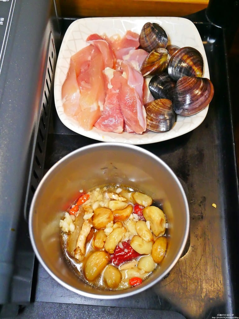 【樹林美食】肉多多火鍋-樹林中山店,個人餐299元起,必點爆炒蒜頭蛤蠣雞湯,自助吧吃到飽超滿足,還有豐富桌遊等您玩。 - 第51張圖 P1930287