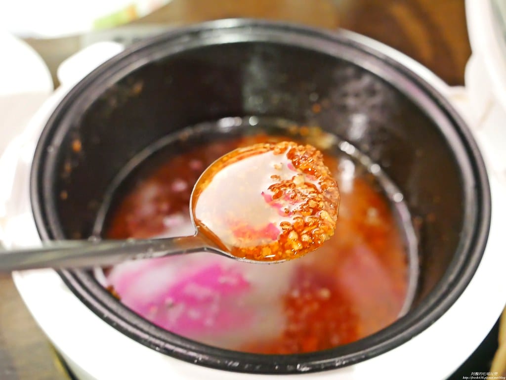 【樹林美食】肉多多火鍋-樹林中山店,個人餐299元起,必點爆炒蒜頭蛤蠣雞湯,自助吧吃到飽超滿足,還有豐富桌遊等您玩。 - 第33張圖 P1930244