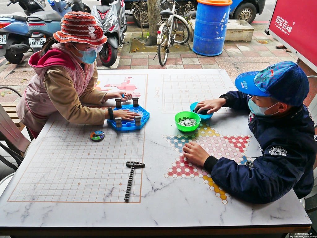 【樹林美食】肉多多火鍋-樹林中山店,個人餐299元起,必點爆炒蒜頭蛤蠣雞湯,自助吧吃到飽超滿足,還有豐富桌遊等您玩。 - 第7張圖 P1930224