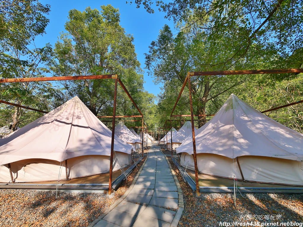 【高雄露營】蝶舞澗豪華露營,一泊三食超幸福,露營選擇Glamping,再也不會手忙腳亂。 - 第41張圖 28(右邊A區左邊B區)