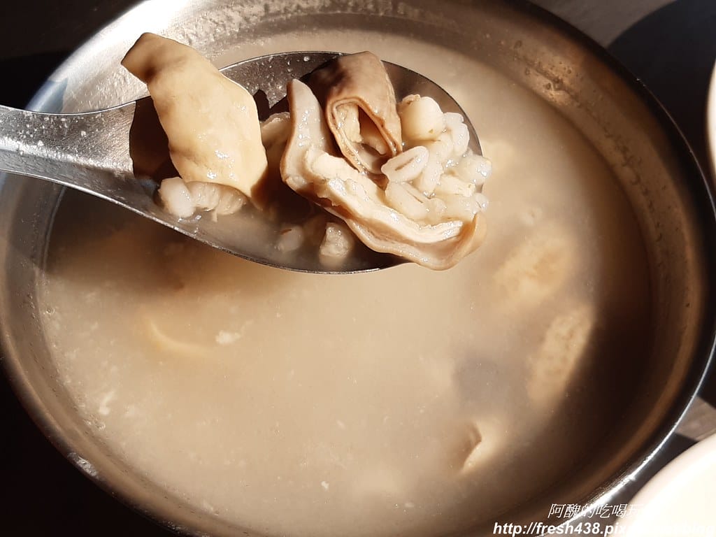 【新莊美食】真味肉圓,新莊四維市場必吃,清蒸肉圓皮Q彈、肉餡多,肉粽更是綿密超好吃,四神湯料多味美。 - 第15張圖 20210221_142647