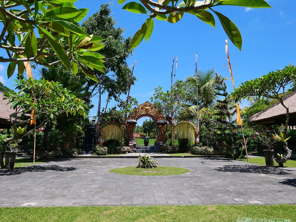 【峇里島美食】Laka Leke Restaurant脆皮髒鴨餐,絕美花園景觀餐廳,當地導遊大推的烏布美食,是我吃過最美味的髒鴨餐! - 第10張圖 P1015741