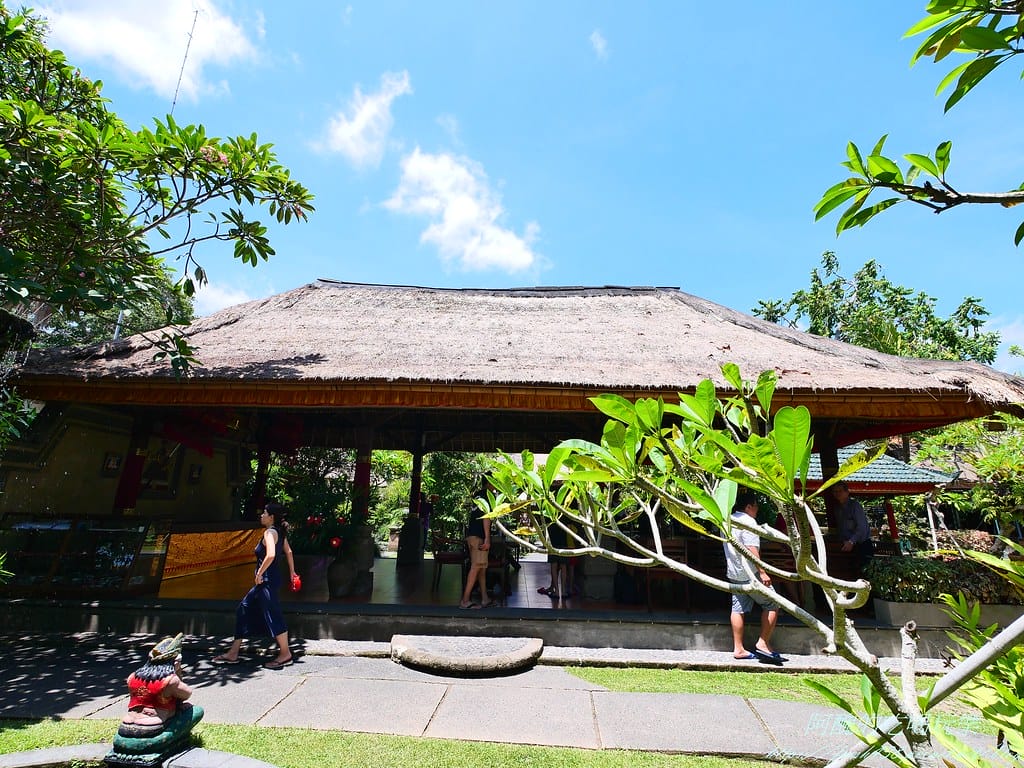 【峇里島美食】Laka Leke Restaurant脆皮髒鴨餐,絕美花園景觀餐廳,當地導遊大推的烏布美食,是我吃過最美味的髒鴨餐! - 第11張圖 P1015735
