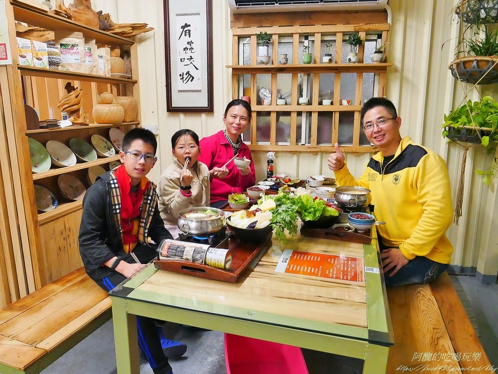 【宜蘭美食】有蟲咬物文創餐屋,冬山鄉隱藏美食,有機食材真養生,香辣濃郁花生鍋超正點。 - 第55張圖 51-2