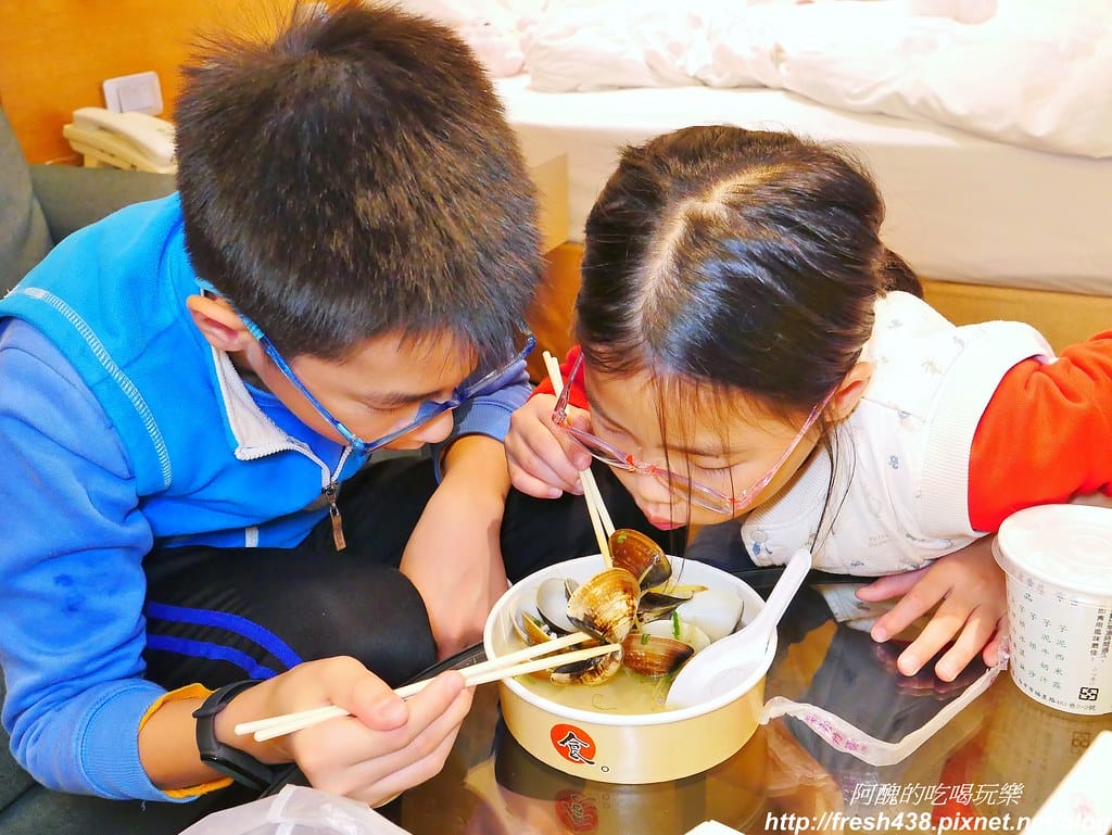 【台中美食】元火烤魚,海鮮料理迷人又甜美,火烤魚、鮮蝦、魷魚、鮮蚵及蛤蠣,讓人口水直流。 - 第27張圖 31