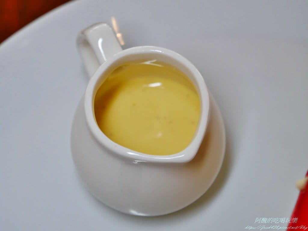【台北美食】歐華酒店-歐麗蛋糕坊,爆汁炸雞腿,好吃到骨頭都快啃下肚,輕食、下午茶、品咖啡的好去處。 - 第49張圖 36