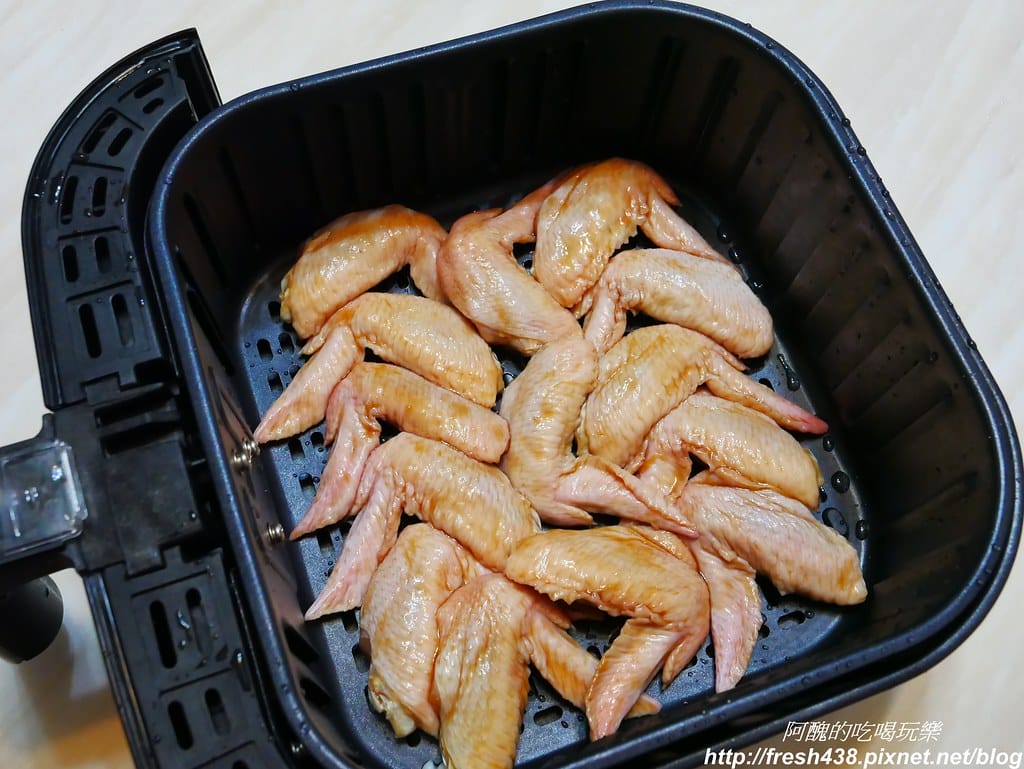 【氣炸鍋食譜】氣炸蠔油雞翅,2種食材,不沾粉,好吃到小孩搶破頭啊! - 第7張圖 P1940862