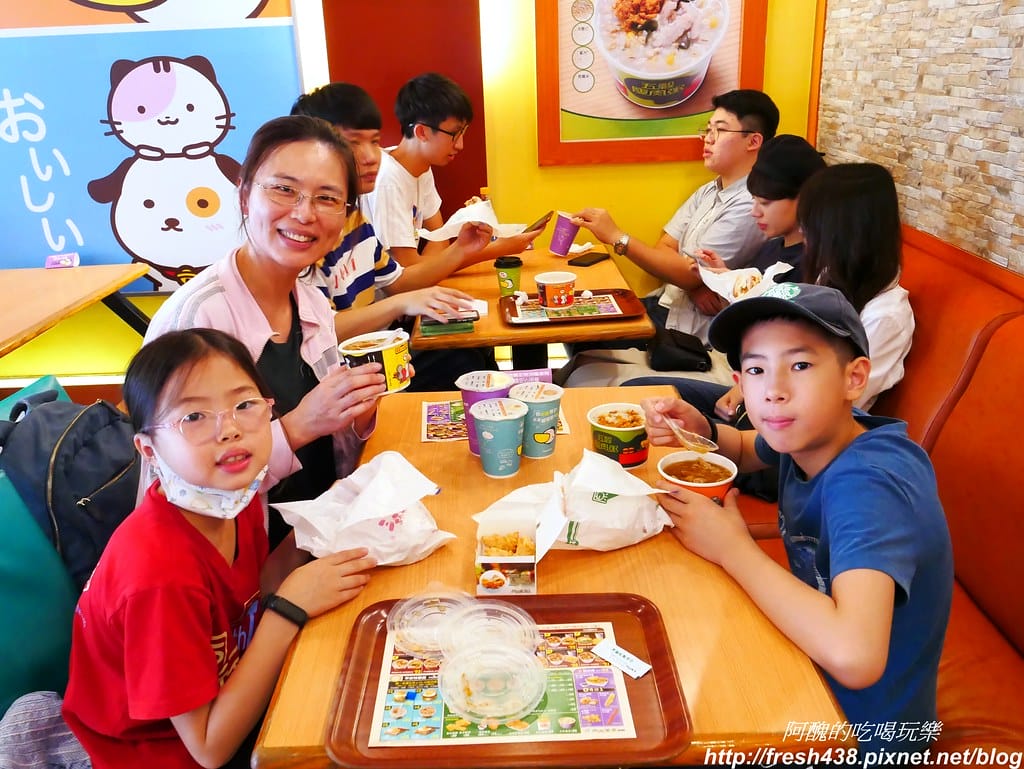 【高雄美食】丹丹漢堡(三多店),南部必吃速食店,最新菜單/停車資訊大公開。 - 第34張圖 P1940936