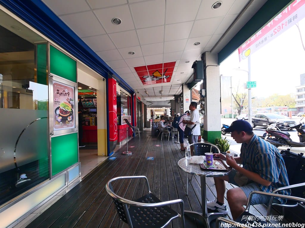 【高雄美食】丹丹漢堡(三多店),南部必吃速食店,最新菜單/停車資訊大公開。 - 第15張圖 P1033966