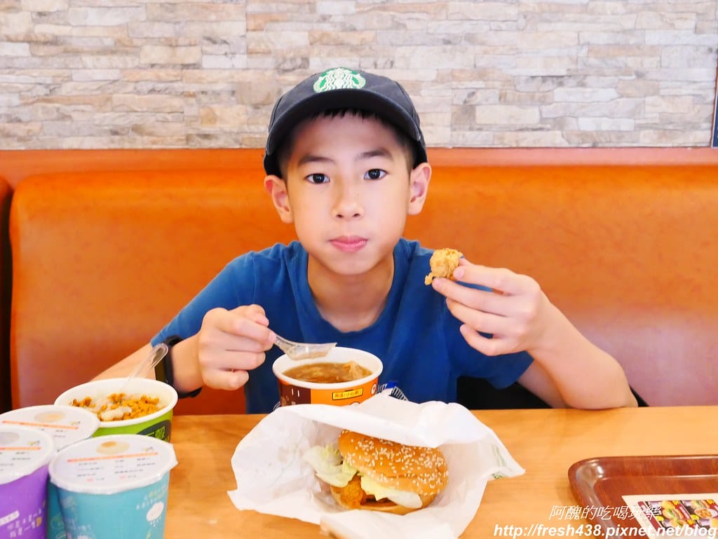 【高雄美食】丹丹漢堡(三多店),南部必吃速食店,最新菜單/停車資訊大公開。 - 第25張圖 P1940940