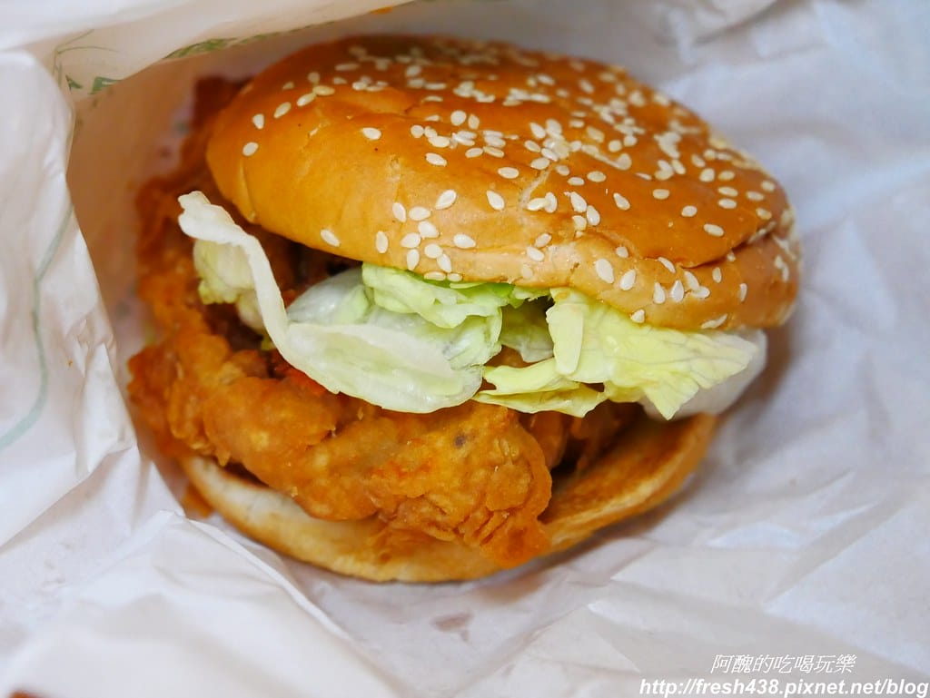 【高雄美食】丹丹漢堡(三多店),南部必吃速食店,最新菜單/停車資訊大公開。 - 第22張圖 P1940920