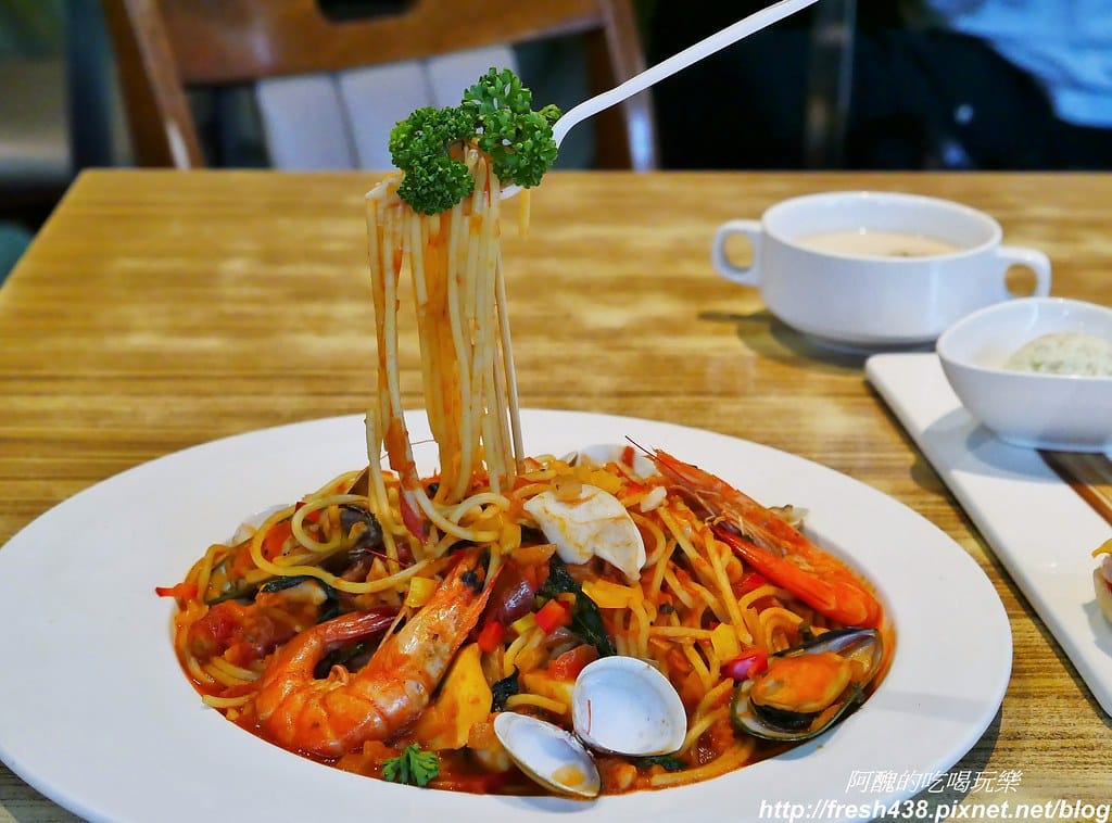 【宜蘭美食】綠海咖啡坊,中西式料理皆出眾,完美複合式餐飲,更是親子友善餐廳,生日免費慶生還送您蛋糕。 - 第68張圖 37