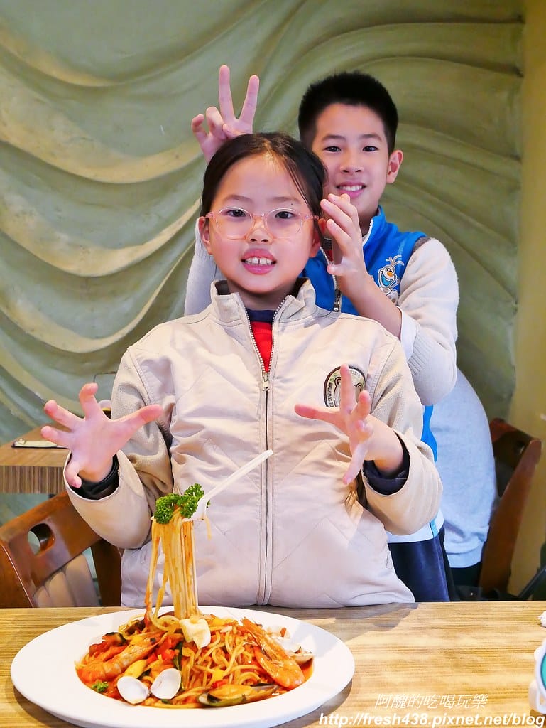 【宜蘭美食】綠海咖啡坊,中西式料理皆出眾,完美複合式餐飲,更是親子友善餐廳,生日免費慶生還送您蛋糕。 - 第74張圖 39