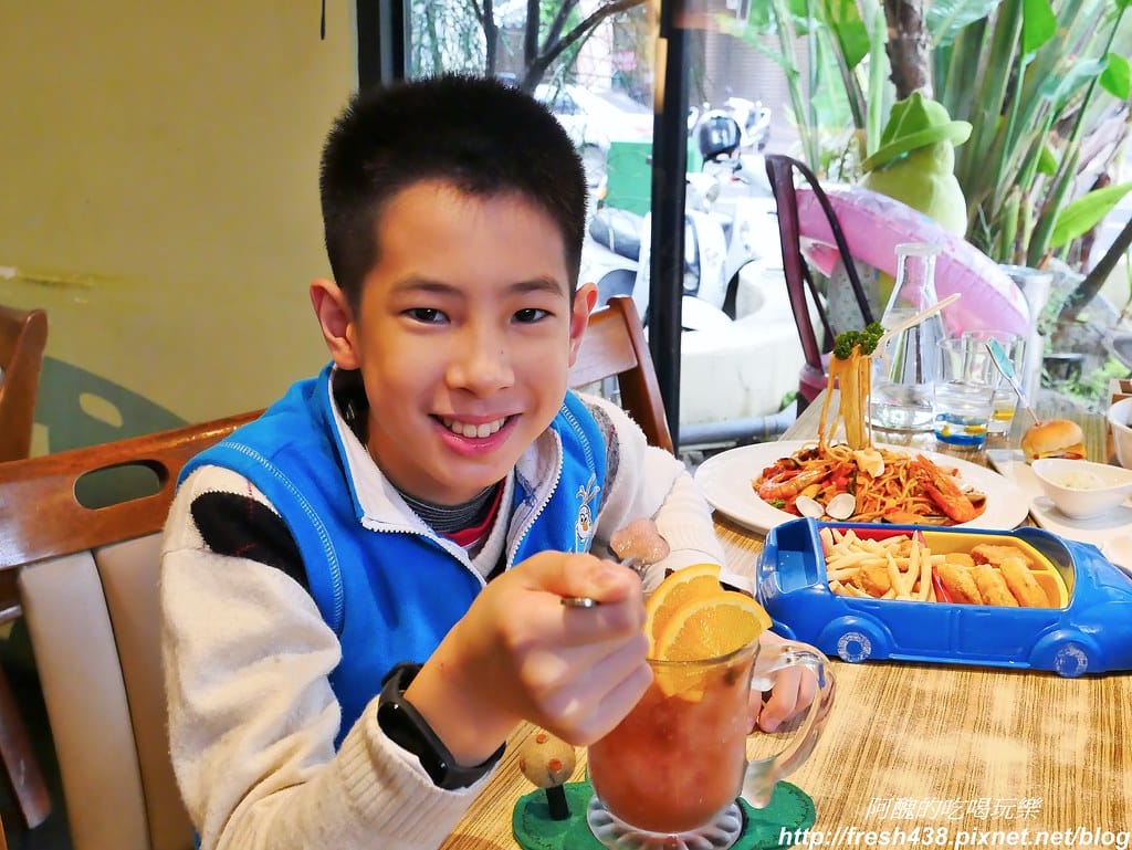 【宜蘭美食】綠海咖啡坊,中西式料理皆出眾,完美複合式餐飲,更是親子友善餐廳,生日免費慶生還送您蛋糕。 - 第84張圖 52-2