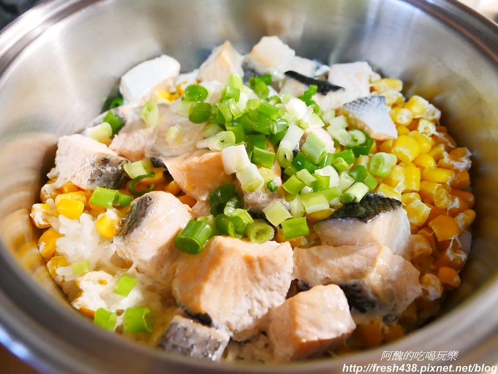 【電鍋食譜】鮭魚玉米炊飯,一鍵按下就搞定,營養豐富、作法超簡單。 - 第7張圖 P1960192