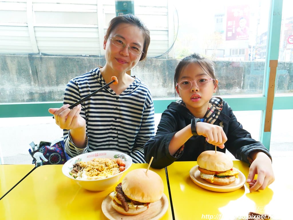 【新北美食】富士商號fuji元祖店,炒泡麵配太陽蛋,必吃三峽早午餐。 - 第42張圖 33-1