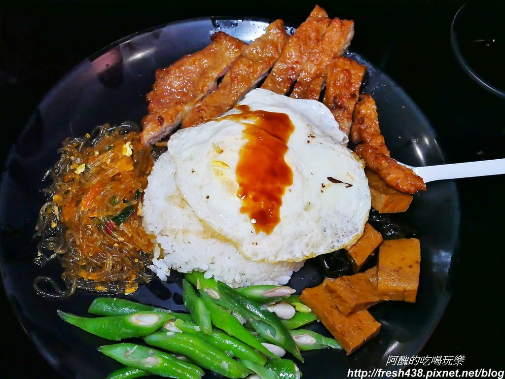 【花蓮美食】正品蚵仔煎,吹冷氣吃蚵仔煎,紅茶免費喝到飽。 - 第24張圖 21