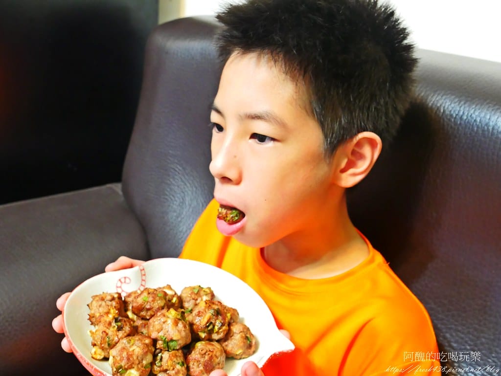 【氣炸鍋食譜】氣炸蒜香肉丸子,隨便拌拌就超級好吃! - 第11張圖 P1970625