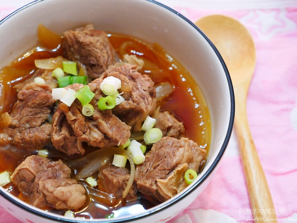 【電鍋食譜】洋蔥燉牛肉,兩樣食材煮出香噴噴的料理,快點學起來。 - 第14張圖 P1980145
