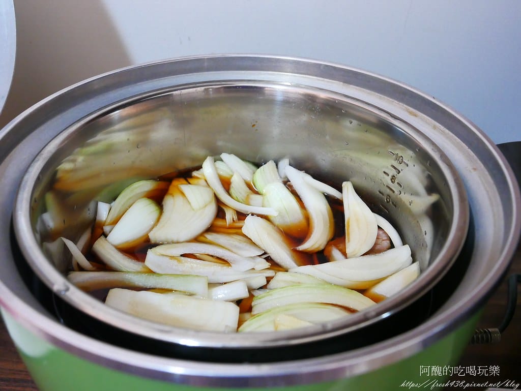 【電鍋食譜】洋蔥燉牛肉,兩樣食材煮出香噴噴的料理,快點學起來。 - 第10張圖 P1980140