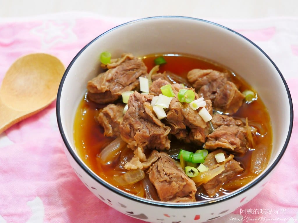 【電鍋食譜】洋蔥燉牛肉,兩樣食材煮出香噴噴的料理,快點學起來。 - 第13張圖 P1980144
