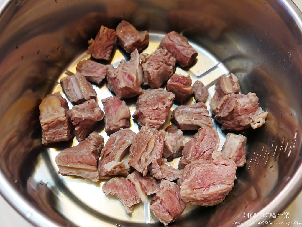 【電鍋食譜】洋蔥燉牛肉,兩樣食材煮出香噴噴的料理,快點學起來。 - 第6張圖 P1980136