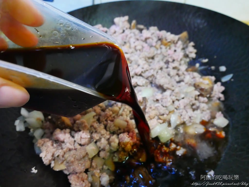 洋蔥香菇肉燥飯,一鍋到底,不加糖,用洋蔥取代,更鮮美健康! - 第5張圖 P1980318