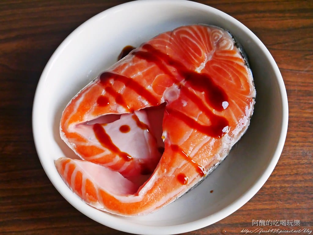 【電鍋食譜】清蒸蠔油鮭魚,完全零技巧,一指神功上菜。 - 第2張圖 P1980419