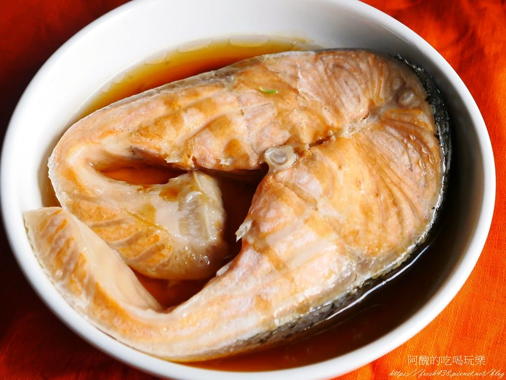【電鍋食譜】清蒸蠔油鮭魚,完全零技巧,一指神功上菜。 - 第4張圖 P1980424