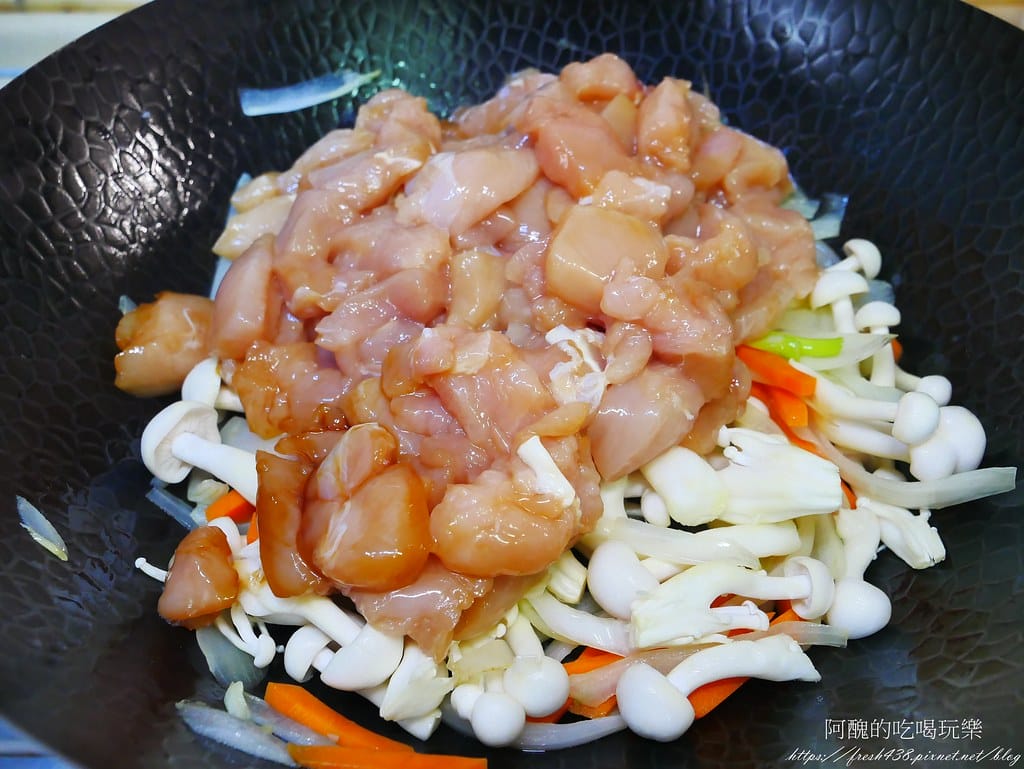 雞肉蓋飯,雞胸肉煮的親子丼,軟嫩到讓孩子吃光光! - 第9張圖 P1990365