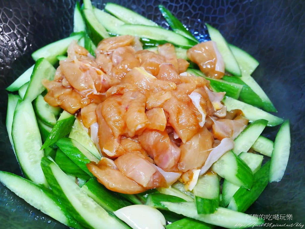 小黃瓜炒雞胸肉,不沾粉,雞胸肉可以很軟嫩,低脂高蛋白,超好吃! - 第5張圖 P1990440