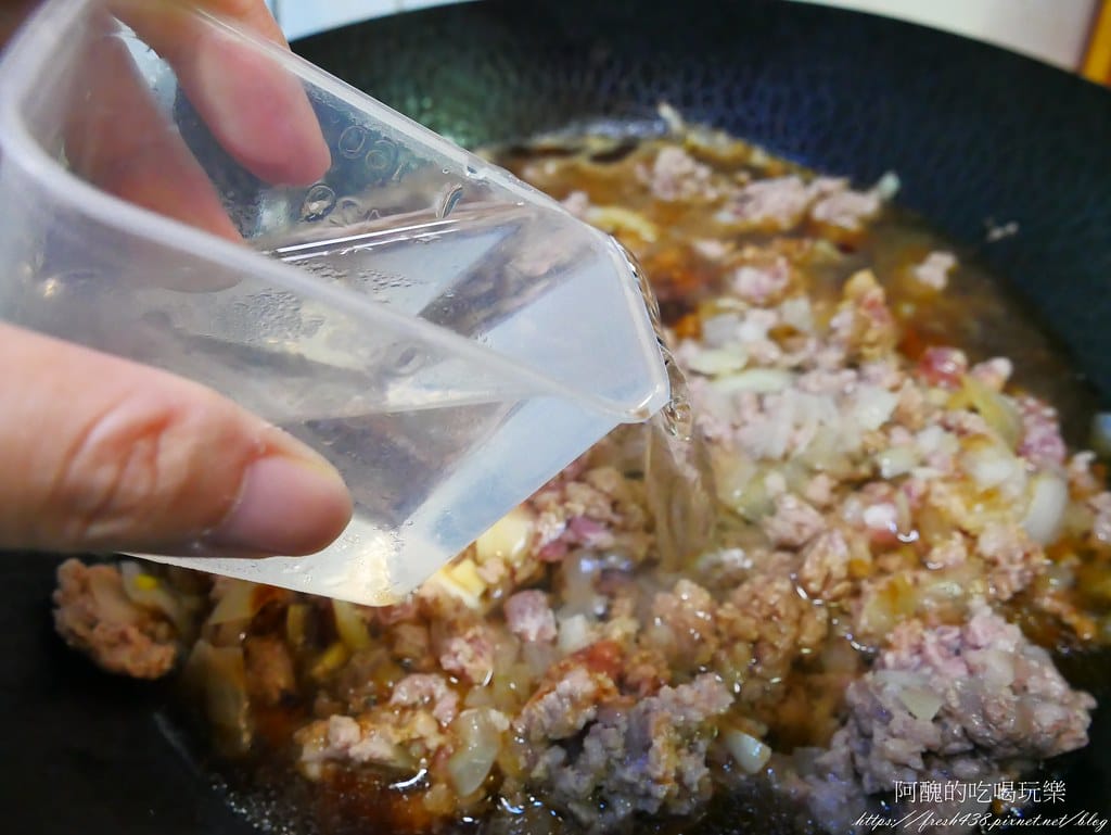 蒜香洋蔥滷肉飯,香到讓人猛流口水,還不學起來。 - 第8張圖 P1990516